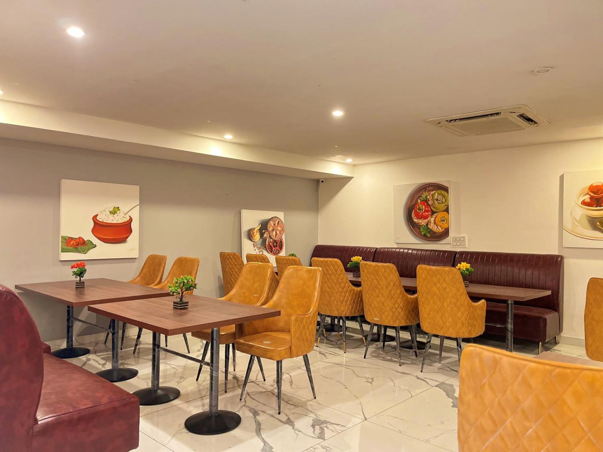 Aamantran Residency Hotel, Sohna Road, Sector 49, Gurugram Gurgaon Eksteriør billede
