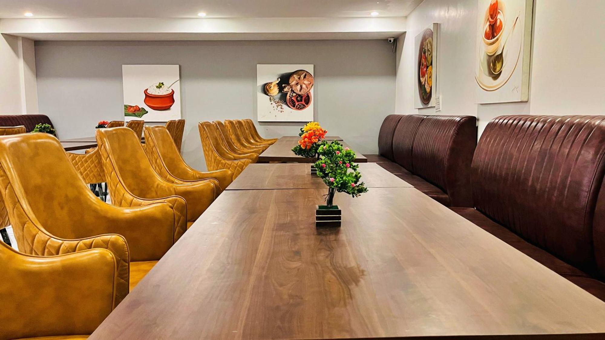 Aamantran Residency Hotel, Sohna Road, Sector 49, Gurugram Gurgaon Eksteriør billede