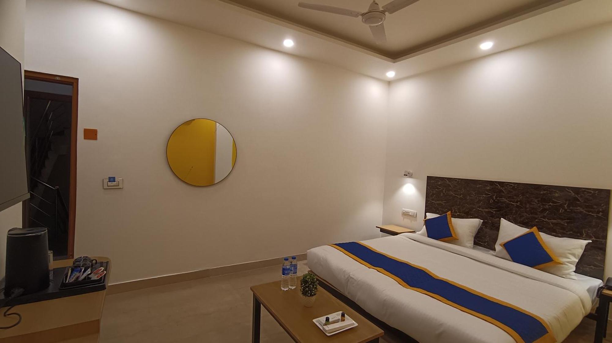 Aamantran Residency Hotel, Sohna Road, Sector 49, Gurugram Gurgaon Eksteriør billede