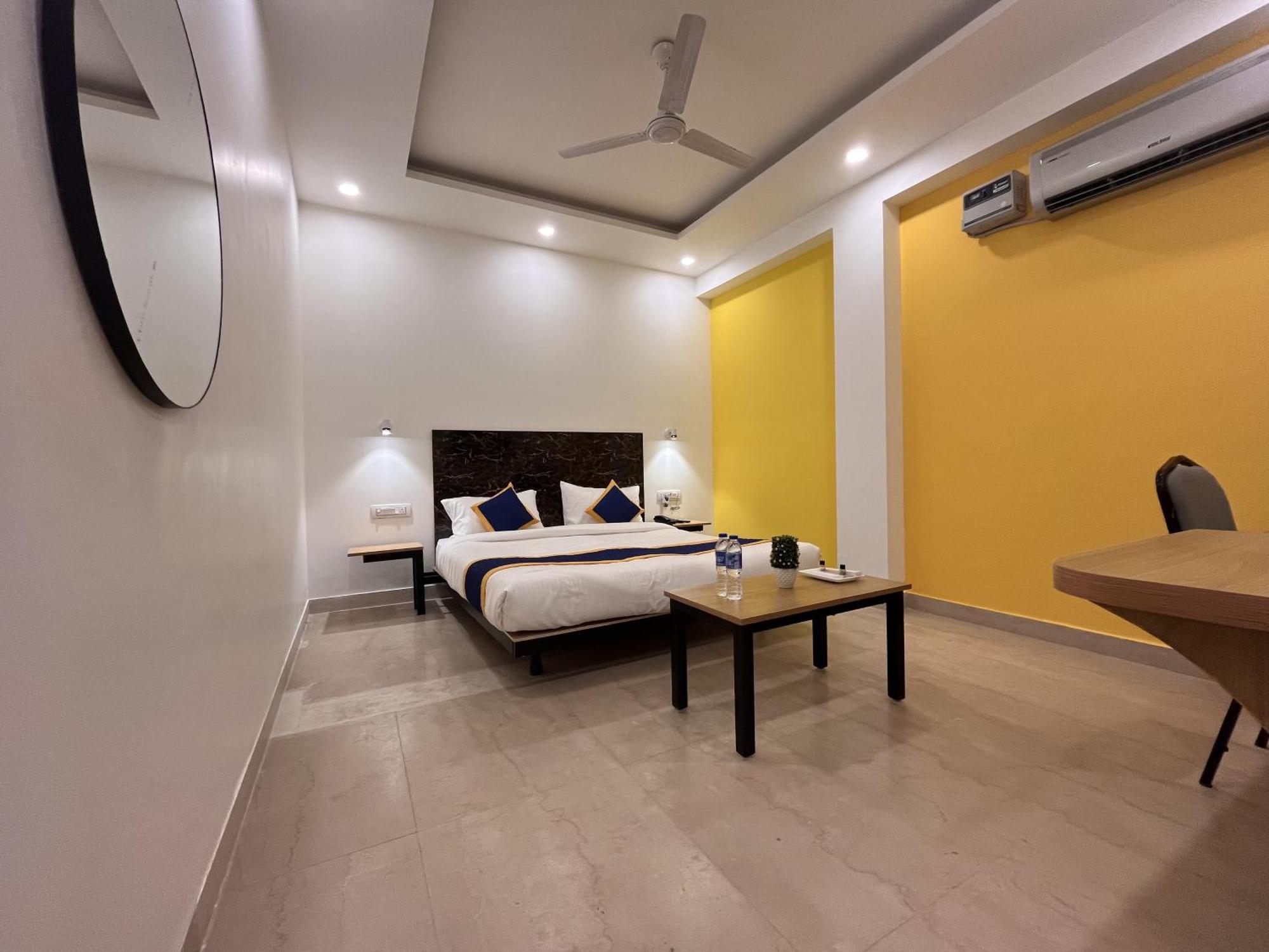 Aamantran Residency Hotel, Sohna Road, Sector 49, Gurugram Gurgaon Eksteriør billede