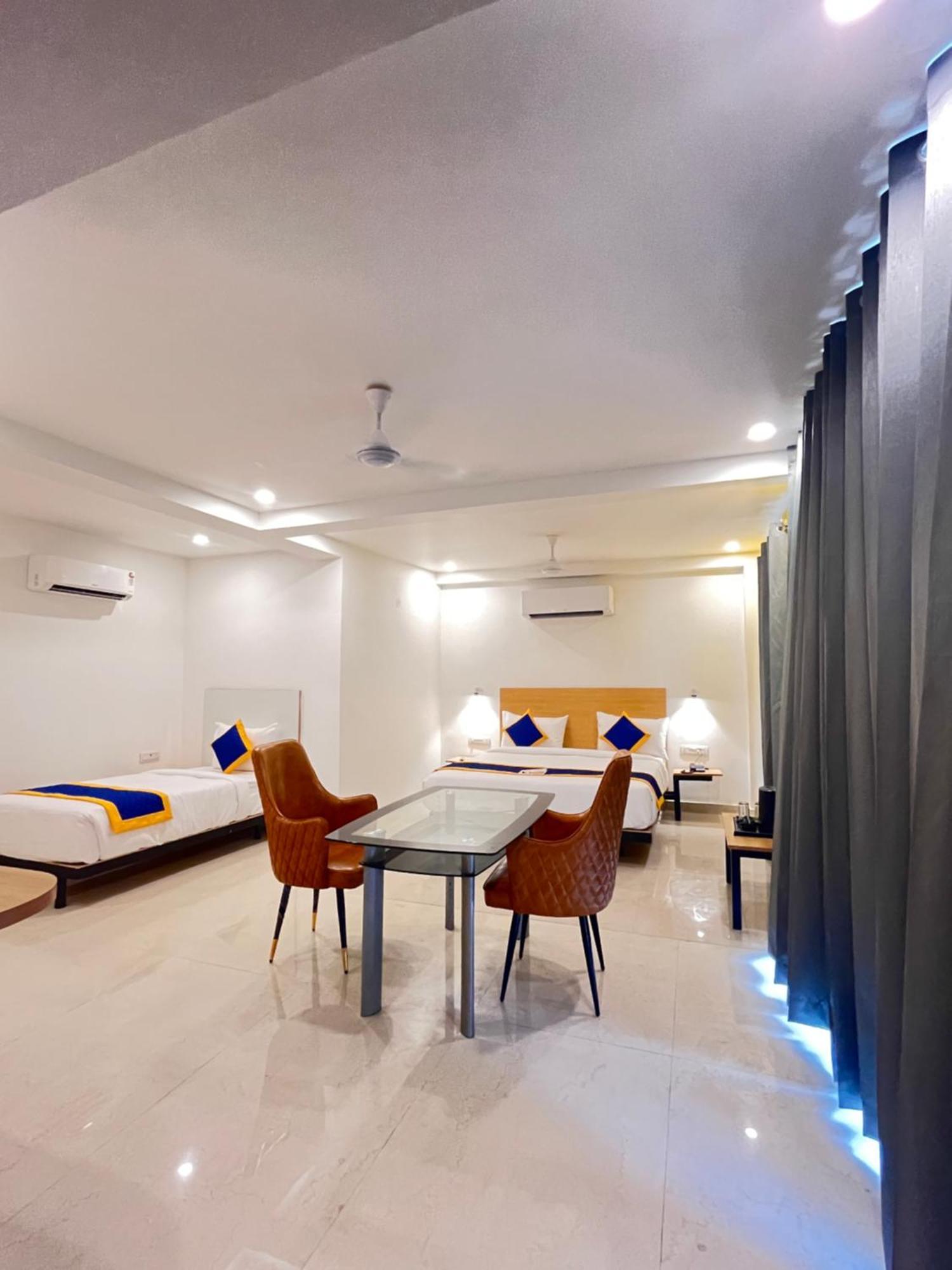 Aamantran Residency Hotel, Sohna Road, Sector 49, Gurugram Gurgaon Eksteriør billede