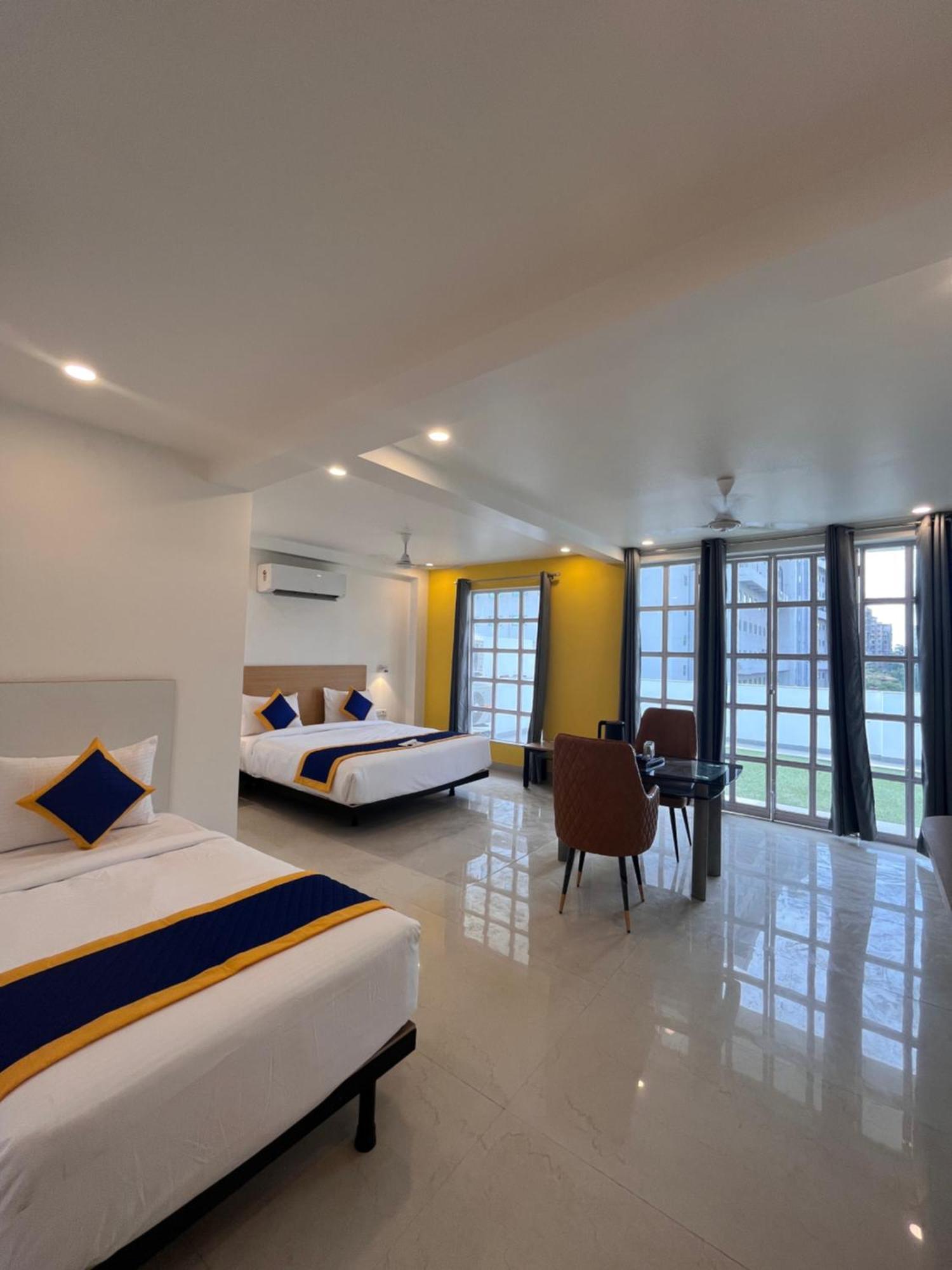 Aamantran Residency Hotel, Sohna Road, Sector 49, Gurugram Gurgaon Eksteriør billede