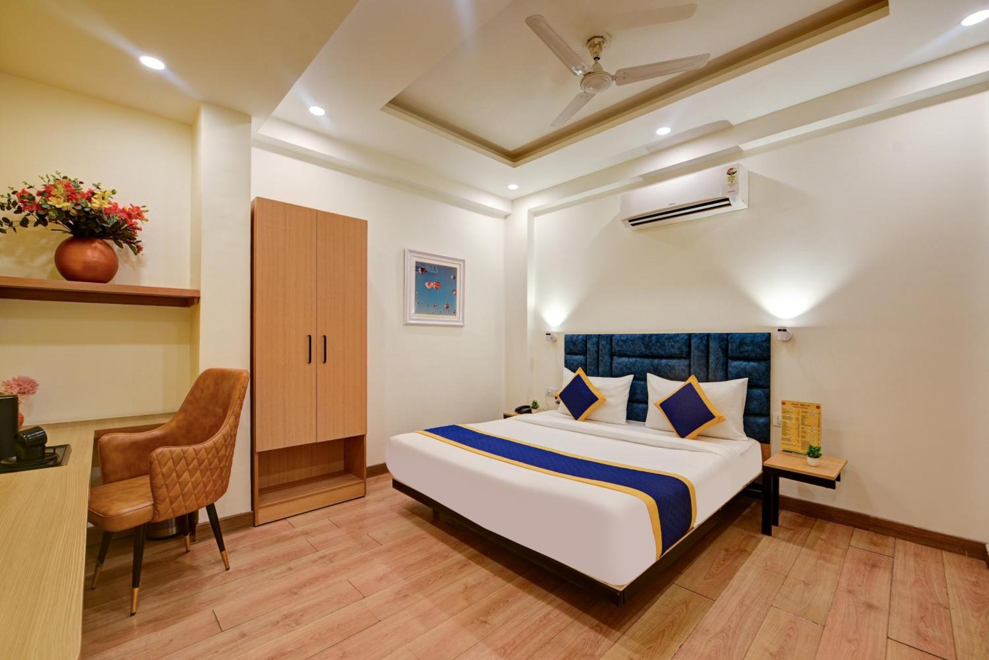 Aamantran Residency Hotel, Sohna Road, Sector 49, Gurugram Gurgaon Eksteriør billede