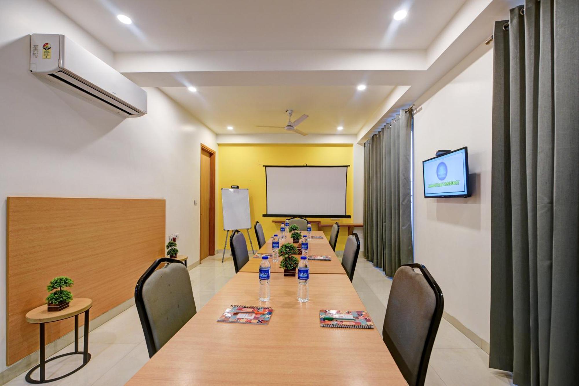 Aamantran Residency Hotel, Sohna Road, Sector 49, Gurugram Gurgaon Eksteriør billede