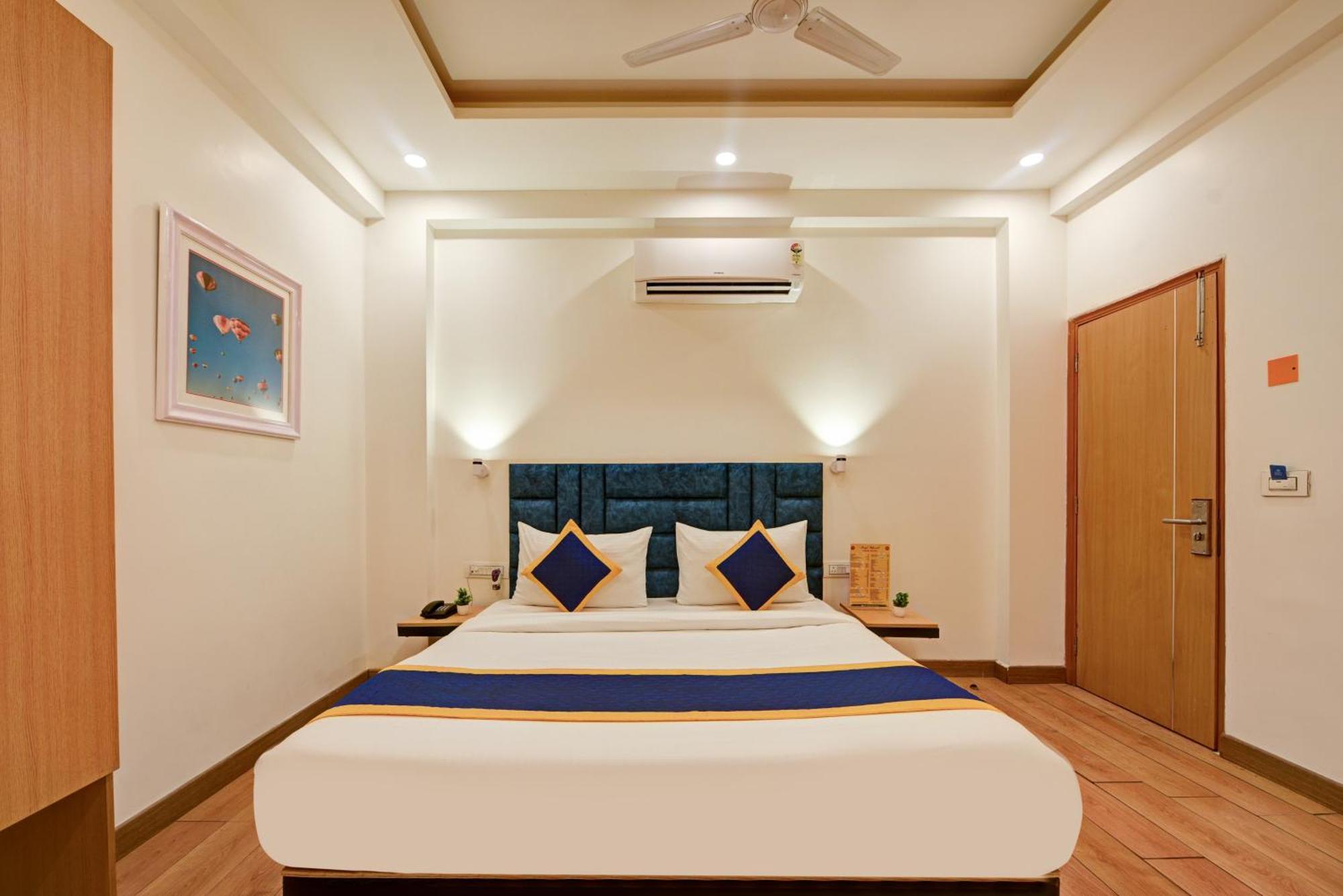 Aamantran Residency Hotel, Sohna Road, Sector 49, Gurugram Gurgaon Eksteriør billede