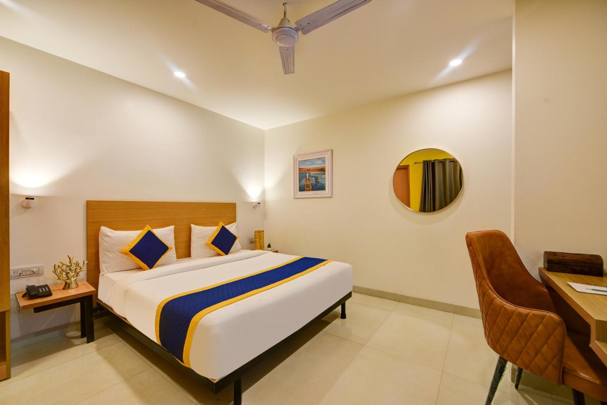 Aamantran Residency Hotel, Sohna Road, Sector 49, Gurugram Gurgaon Eksteriør billede