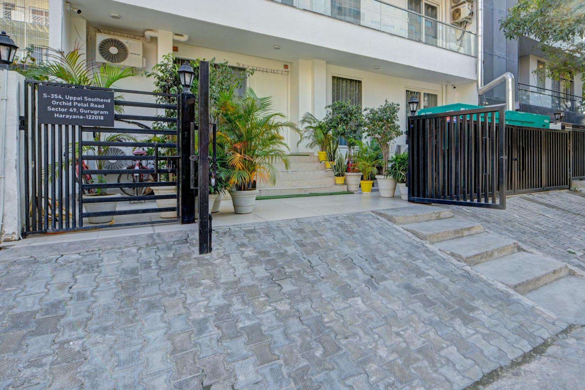 Aamantran Residency Hotel, Sohna Road, Sector 49, Gurugram Gurgaon Eksteriør billede