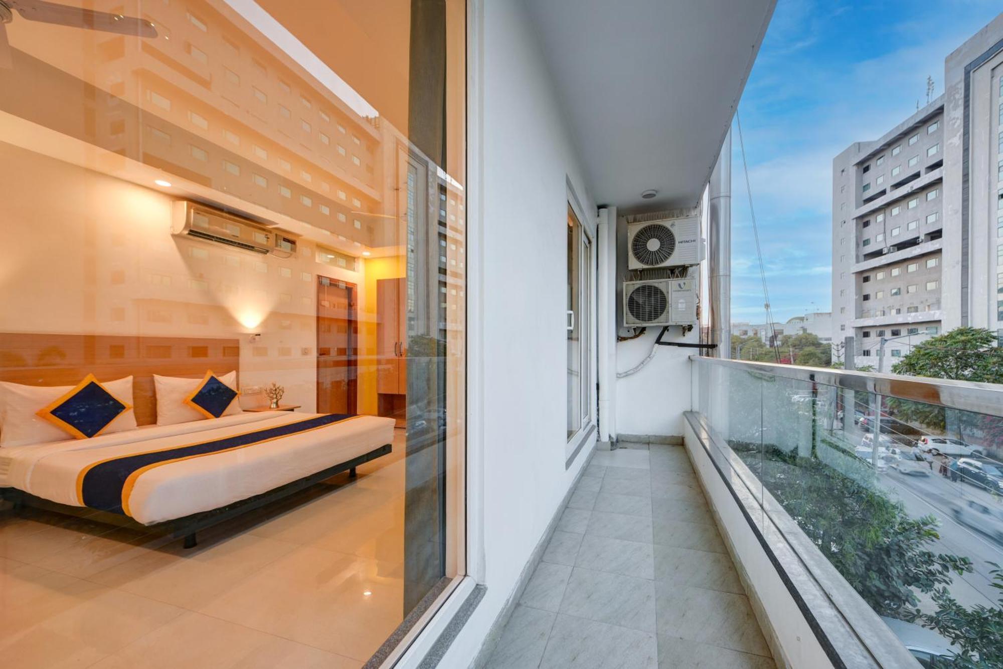 Aamantran Residency Hotel, Sohna Road, Sector 49, Gurugram Gurgaon Eksteriør billede